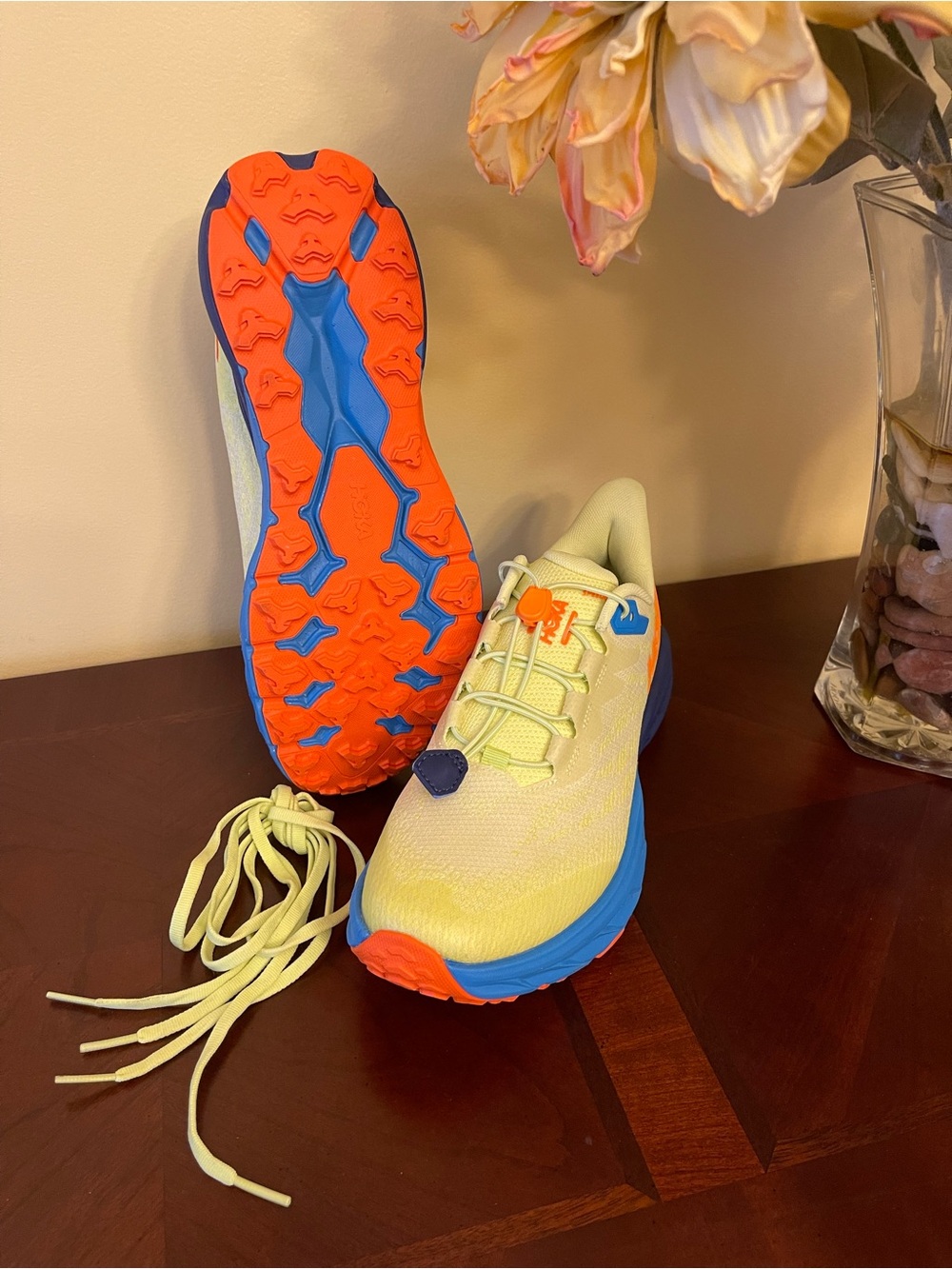 New Men’s Hoka Lightweight Speedgoat 5 Running Shoes in Yellow and Blue - Picture 4 of 6
